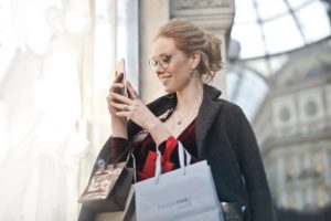 Woman shopping retail and texting.