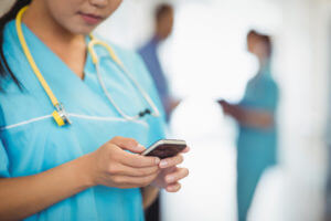 Doctor use SMS reminder with patient.