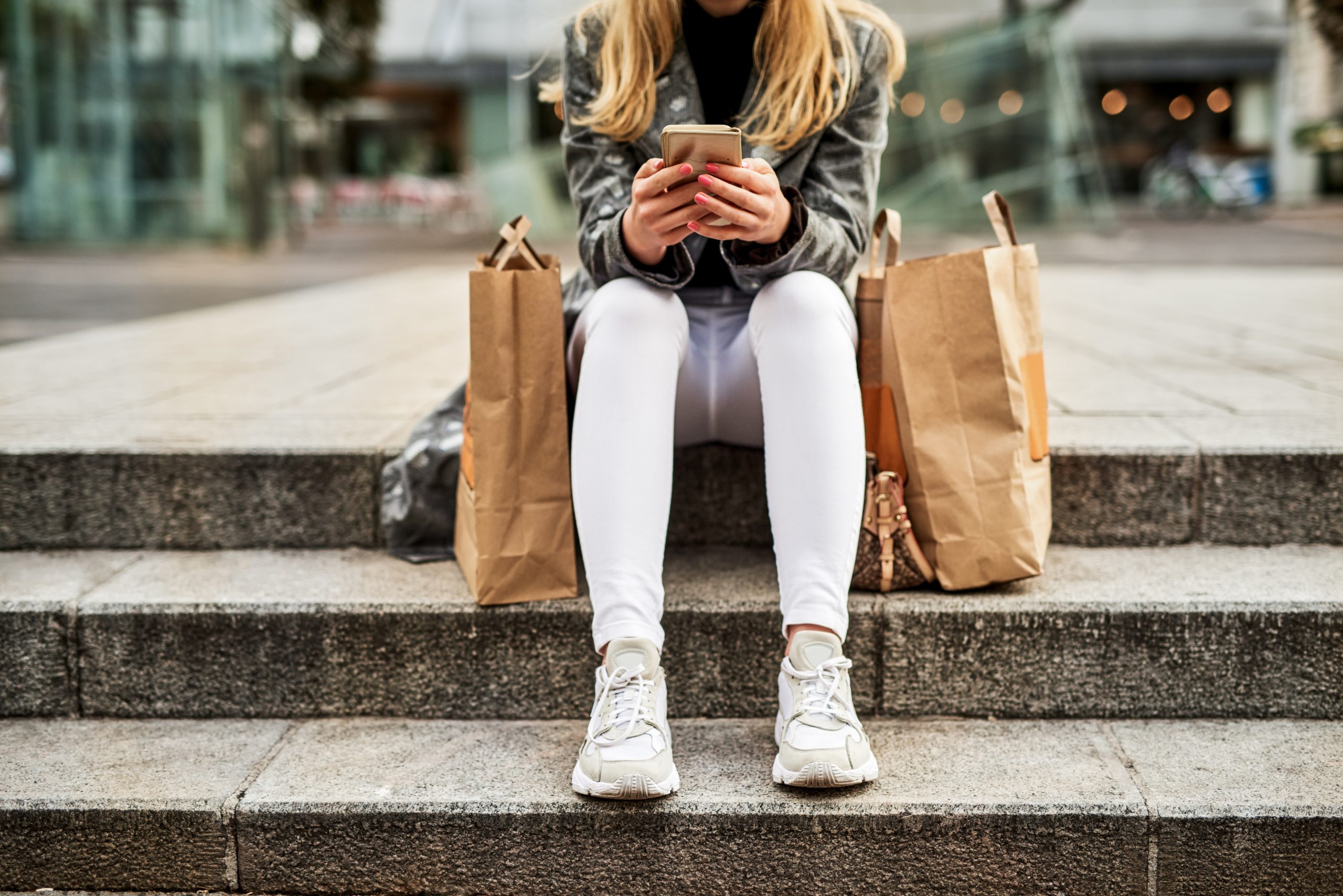 Shopper texting with a store, exemplifying the new omnichannel commerce experience