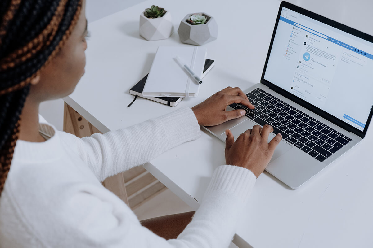 Customer support team member checking chats in omnichannel messaging platform